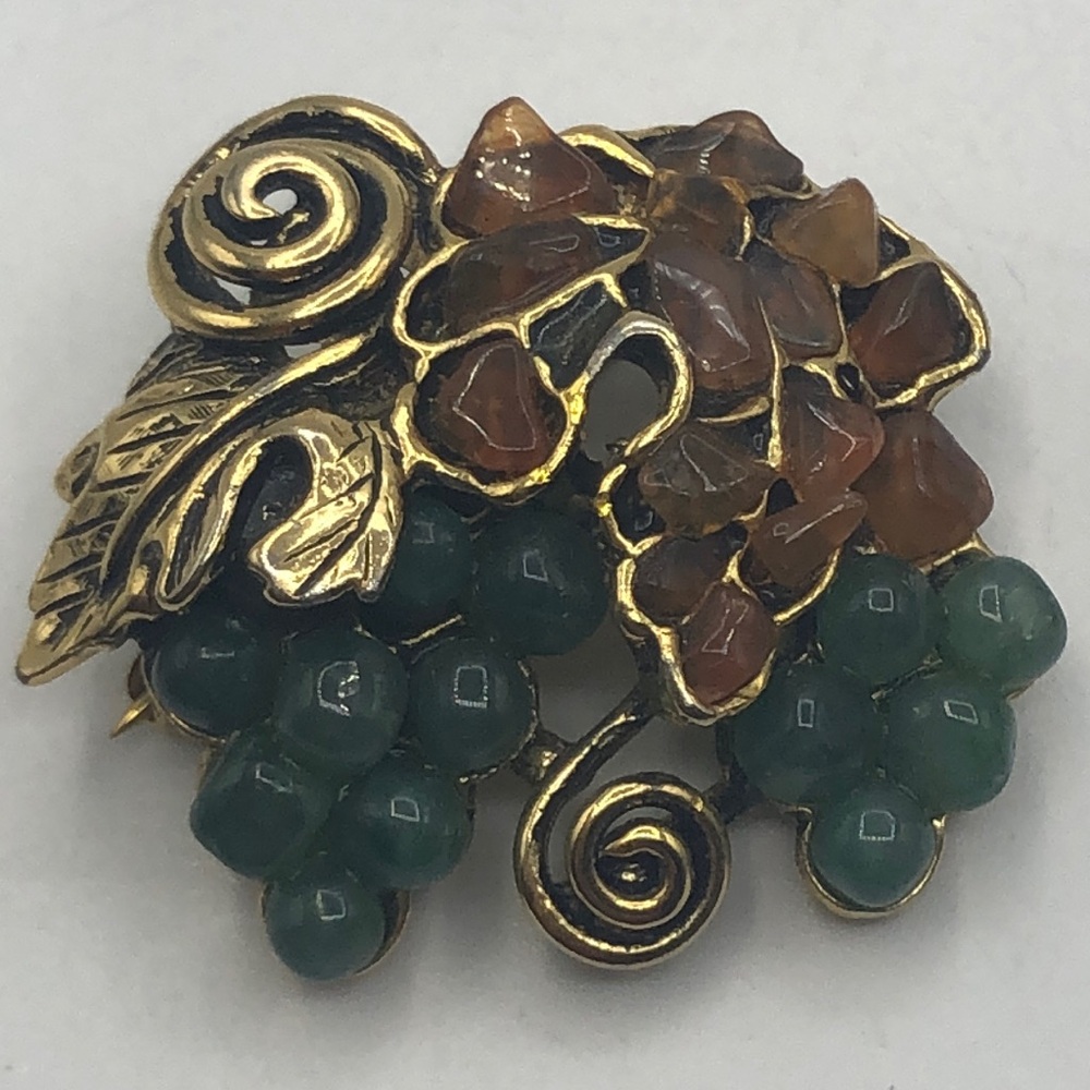 VTG Antique Look Gold Tone Metal w/Natural stones Grape Wine Brooch